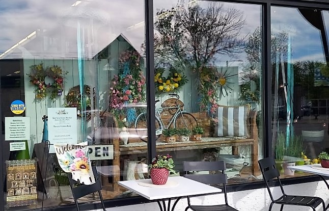 Garden Gnome, Store Window - The Flower Shoppe, Barrhead